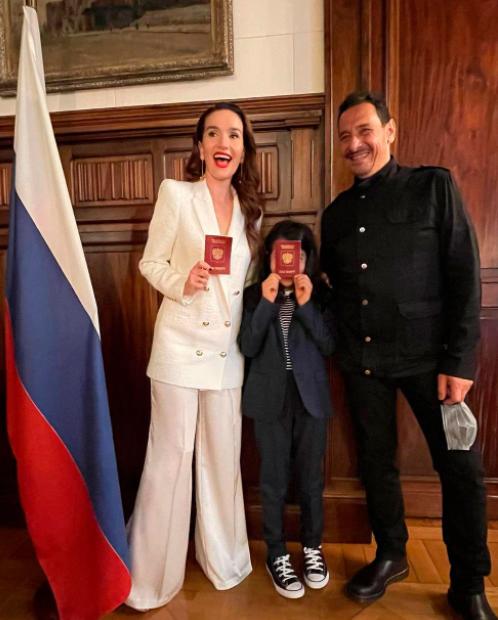 Natalia Oreiro Y Su Hijo Recibieron La Ciudadanía Rusa Revista Show Up 5379