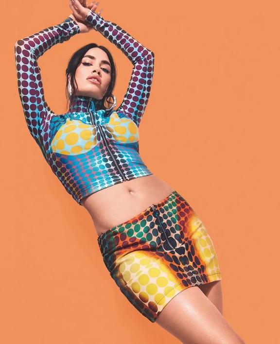 Lali Espósito Posó Con Transparencias Tajos Extremos Y Estampados Psicodélicos En La Revista 3960