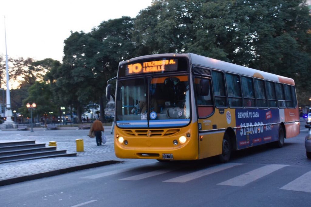 Colectivos funcionan con normalidad y tarifa habitual en ...